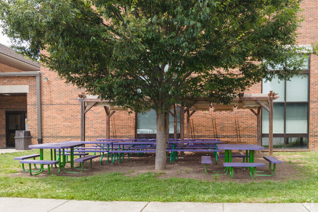 Outdoor dining area on Caleb's Creek Elementary School in Kernersville NC