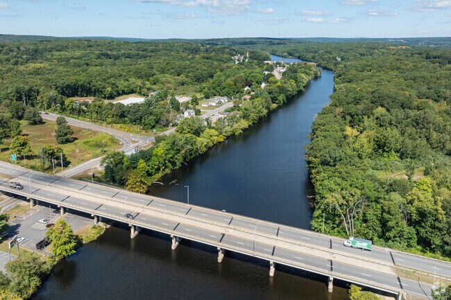 Easy access to I-395 makes Occum an ideal commuting community.