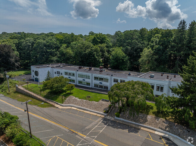 Hudson Maxim Elementary School has a quiet private location.