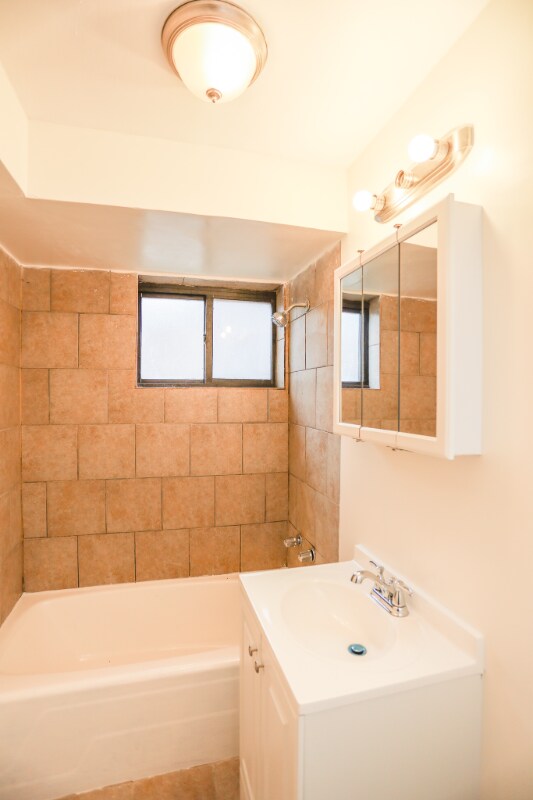 1654 W Pratt Blvd unit 1, Chicago, IL 60626 - photo 6