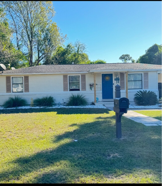 6982 Burrell Ln, Pensacola, FL 32503