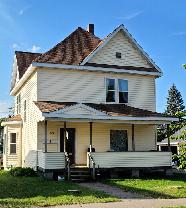 1741 College Ave, Stevens Point, WI 54481
