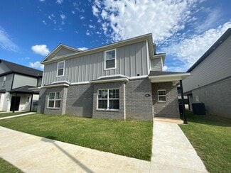 872 S Benchmark Ln, Fayetteville, AR 72704