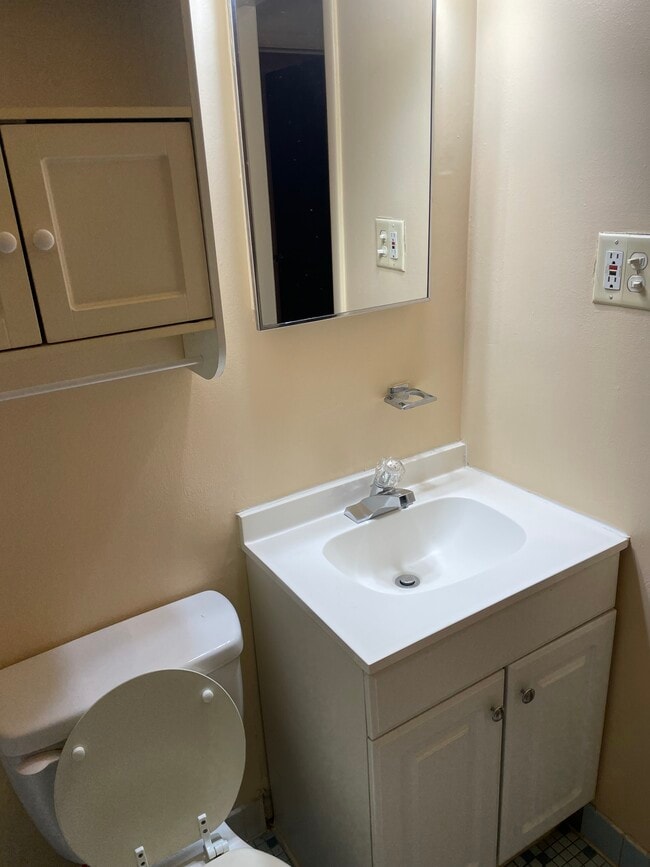 17650 Palmer St unit One story building, Melvindale, MI 48122 - photo 4