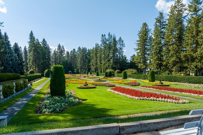 The impressive Duncan Gardens sit within Manito park.