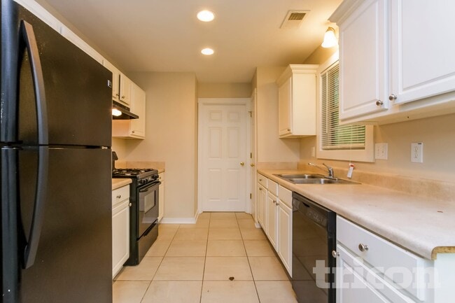 1048 Whispering Woods Dr, Canton, GA 30114 - photo 4