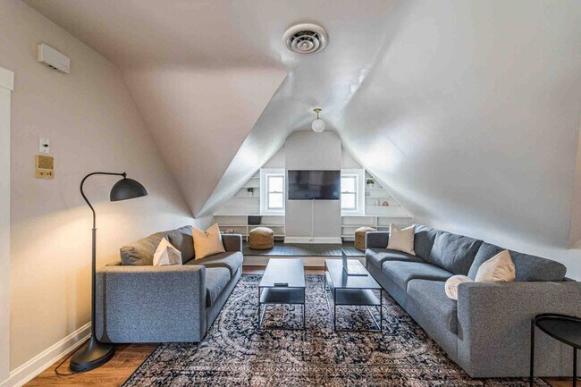 351 Thrall St unit ID1234535P, Cincinnati, OH 45220 - photo 4