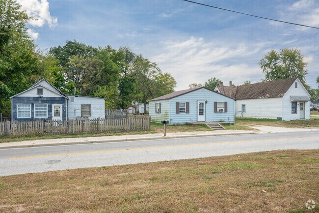 Bungalows and cottages stand side by side in the First Street-Riverfront neighborhood.