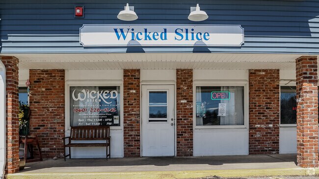 Wicked Slice offers delicious pizza in an excellent ambient in Hebron, CT.