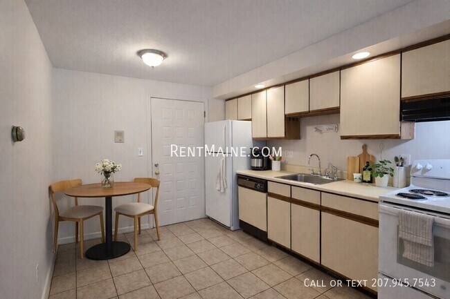 20 Tall Pines Dr unit 22, Lewiston, ME 04240 - photo 2