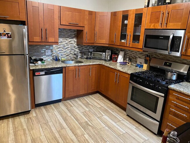 170 Thorndike St unit 1, Brookline, MA 02446 - photo 2