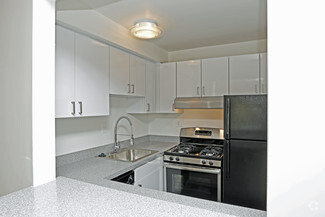 4000-4010 W 13 Mile Rd, Royal Oak, MI 48073