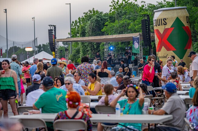 Alamo Heights has an annual neighborhood wide event during Fiesta called Alamo Heights Night.