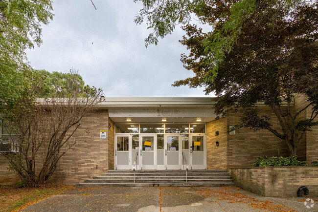 Oak Grove Elementary School has a student-teacher ratio of 17 to 1.
