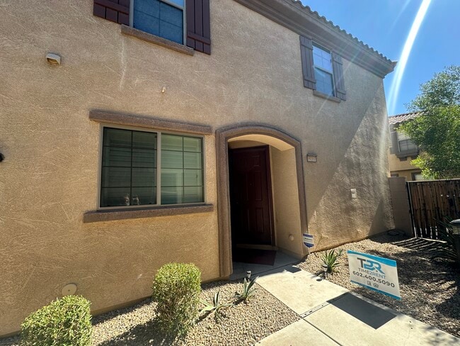 8111 W Lynwood St, Phoenix, AZ 85043 - photo 2