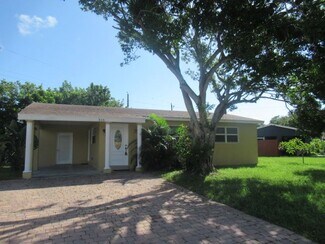 516 NW 8th Ct, Boynton Beach, FL 33426