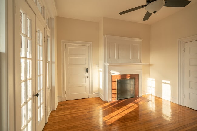 202 Lafayette St unit 3, Jefferson City, MO 65101 - photo 3