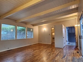 517 NE 8th St, Newport, OR 97365