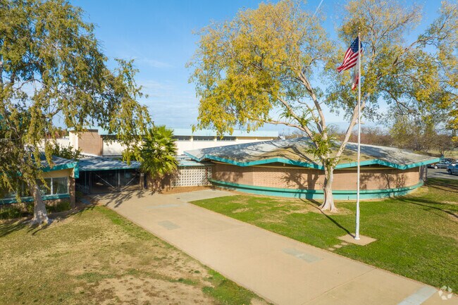 Will C. Wood Middle School has a 23 to 1 student teacher ratio.