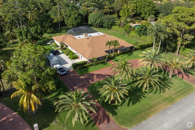 Horseshoe Acres residents keep a well-manicured lawn and