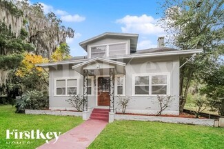 109 E Palmetto Ave, Howey-in-the-Hills, FL 34737