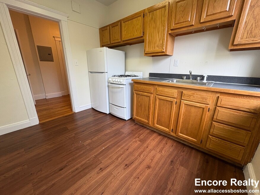 1750 Commonwealth Ave unit 1820-4, Brighton, MA 02135 - photo 1