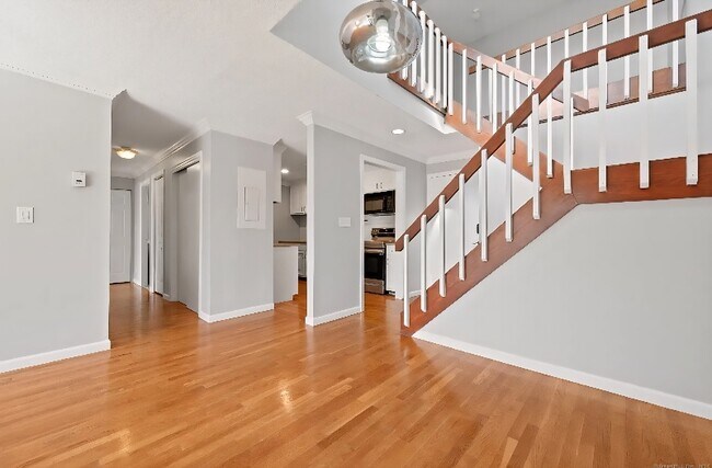 140 Kane St unit D4, West Hartford, CT 06119 - photo 4