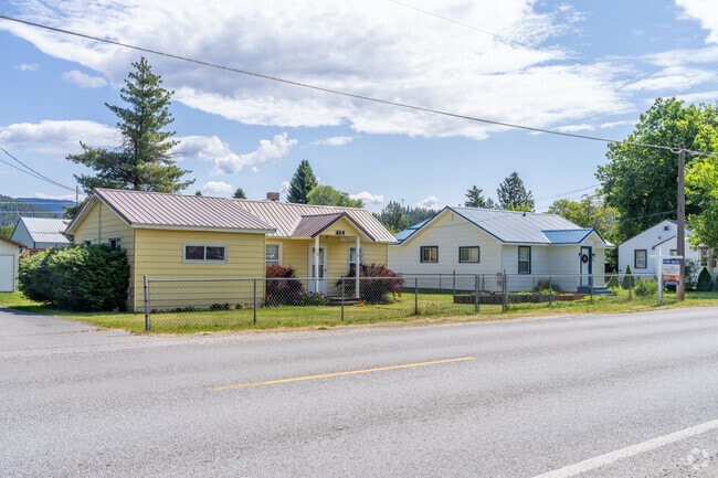 Many homes sit next to the busy interstate in Pinehurst.