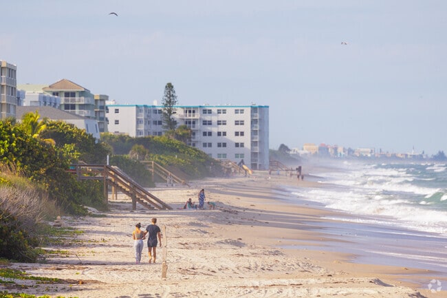 Residents in and around Melbourne can enjoy long walks on Satellite Beach.