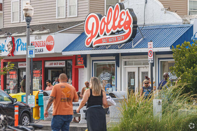 Rehoboth Beach in DE is a great place to visit with many fun things to do.