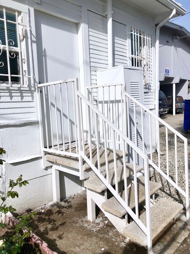 AWH, Los Angeles, CA 90015 - photo 4