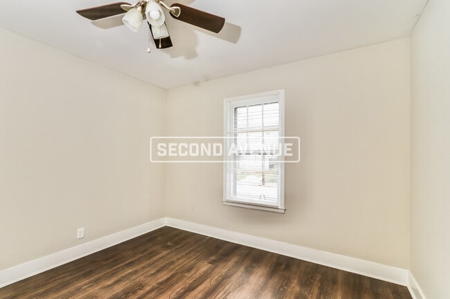 1032 Sale Ave, Louisville, KY 40215 - photo 7