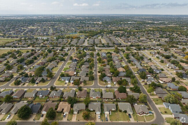 N Western-S Kelly offers a diverse array of homes for every family.