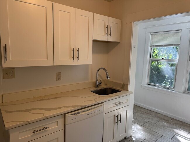 5710 Beacon St unit B, Pittsburgh, PA 15217 - photo 4