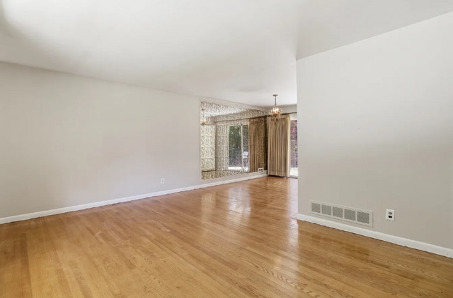 2931 Cherokee Ct, Atlanta, GA 30340 - photo 4