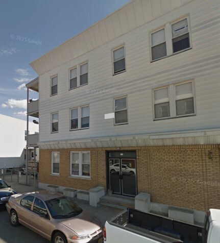 53 Warwick St, Newark, NJ 07105