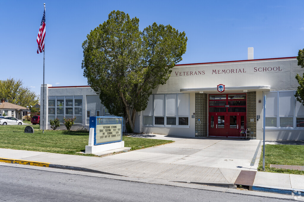 The front entrance of Veterans Memorial Elementary School in the Wells Avenue neighborhood.