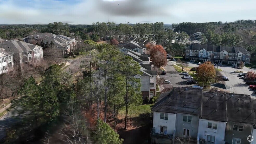 735 Portstewart Dr unit 735, Cary, NC 27519 - photo 2