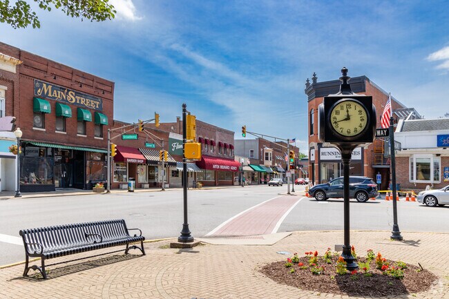 Just steps from the Lakefront, Historic Downtown Chesterton offers food and retail.