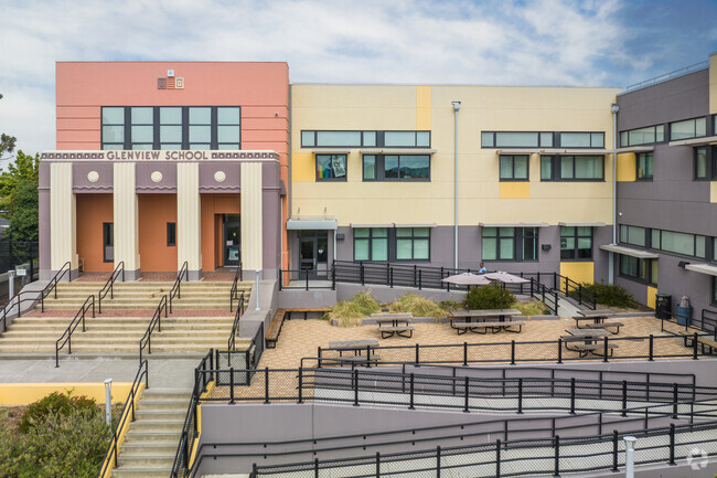 Glenview Elementary School has a teacher to student ratio of 24 to 1, not bad for Oakland.