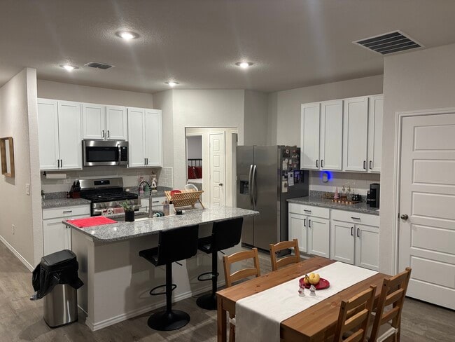 2007 Palmer Place, Converse, TX 78109 - photo 6