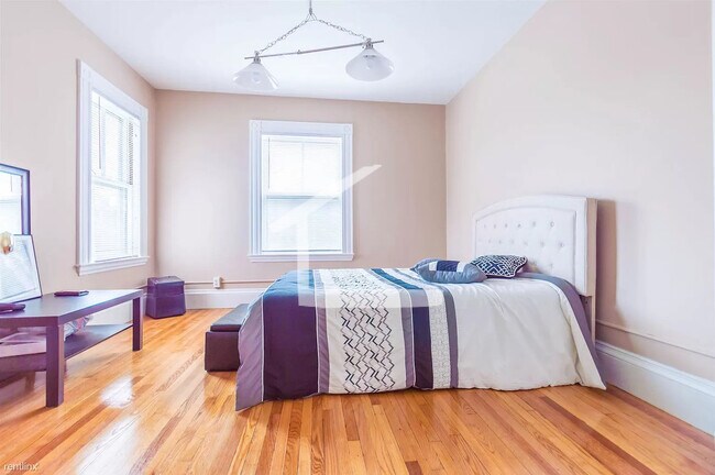 21 Euston St unit 1, Brookline, MA 02446 - photo 3