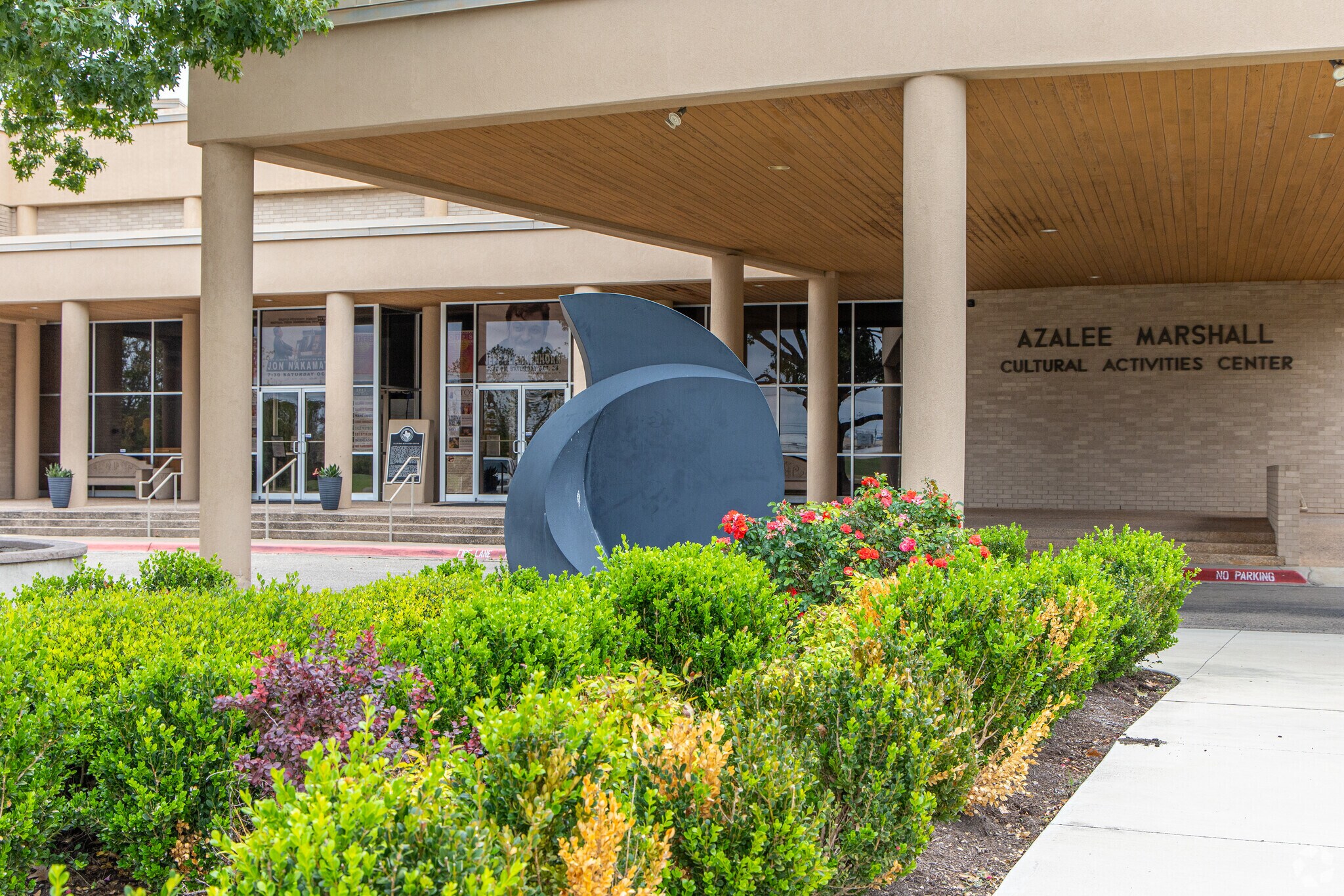 The Bellaire District is a oasis, embraced by the captivating beauty of flourishing flora.