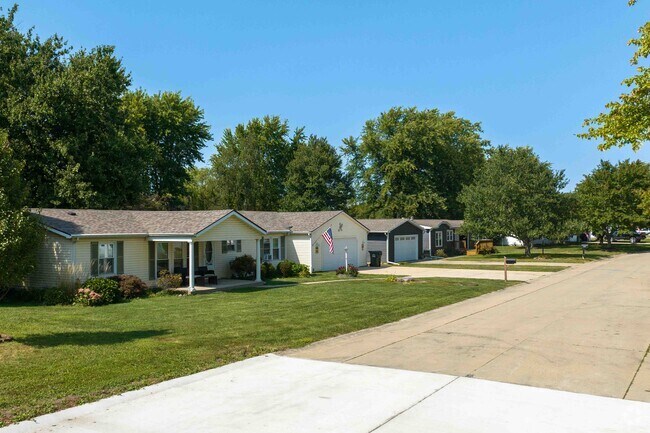 There are a great number of charming houses throughout the Lake of the Woods area.