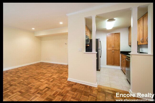 285 Beverly Rd unit 2, Chestnut Hill, MA 02467 - photo 5
