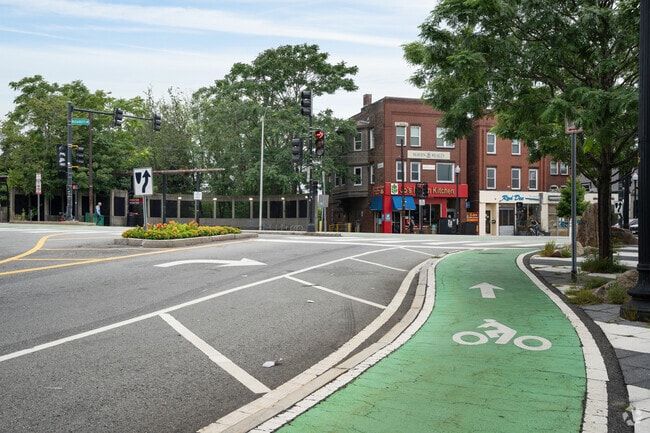 There is a well designed bike infrastructure snaking through the lanes of North Cambridge.