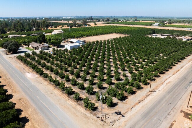 In the farmland surrounding Strathmore, there are some single family homes to be found.