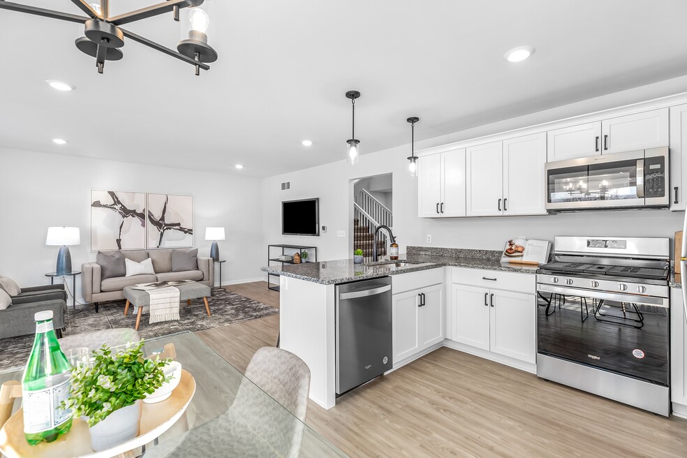 Cross Road Pines Apartments 26009 Pinehurst, Warren, MI