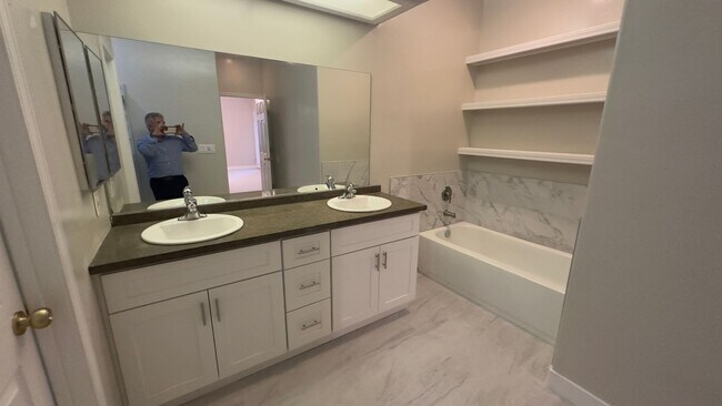 7118 Rhone Dr, Bakersfield, CA 93308 - photo 6