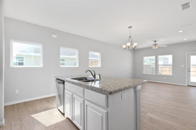 3105 El Paso Dr unit 37051461, Weslaco, TX 78599 - photo 6